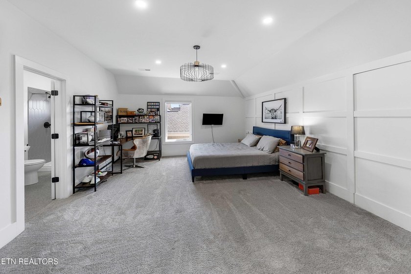 Every detail has been considered in this lakefront estate in - photo 22