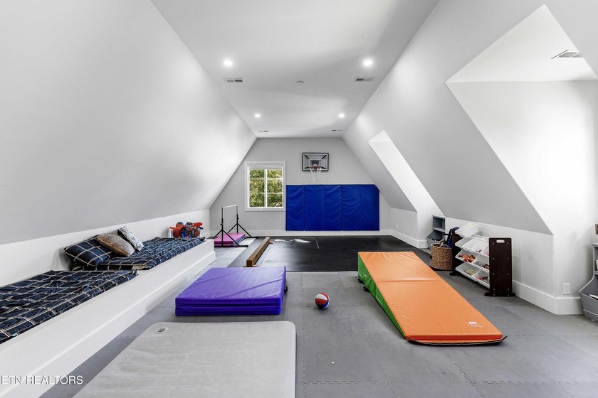 Every detail has been considered in this lakefront estate in - photo 23