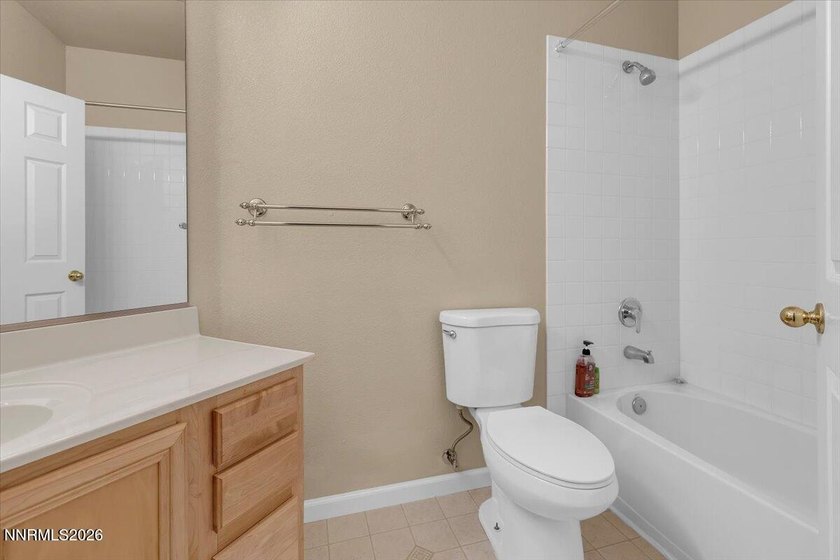 Great 3 bed,2 bath with views of the mountains and open area. It - photo 23