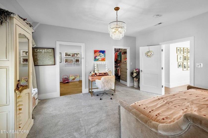 Every detail has been considered in this lakefront estate in - photo 28