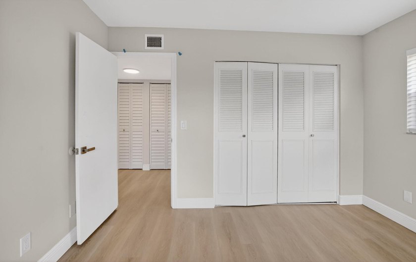 Beautifully updated corner unit in sought-after Boca Barwood! - photo 30