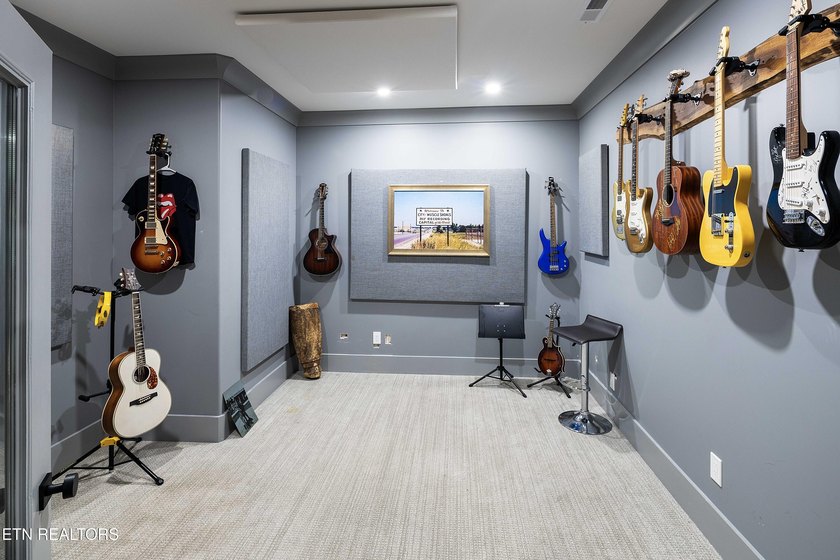Every detail has been considered in this lakefront estate in - photo 33