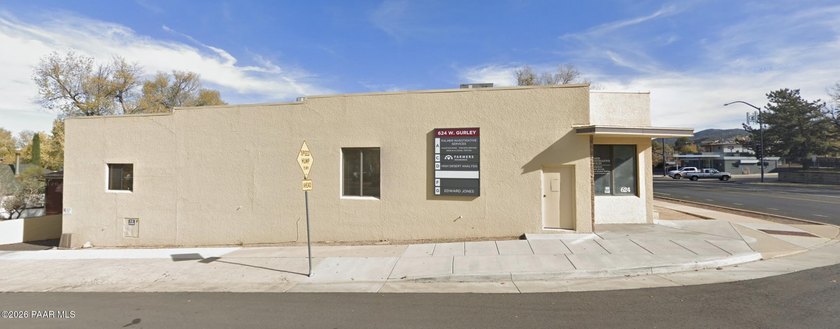 Very clean, attractive, well maintained office building; blocks - photo 3