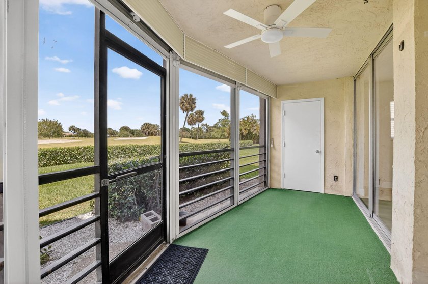 Beautifully updated corner unit in sought-after Boca Barwood! - photo 35