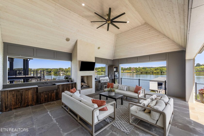 Every detail has been considered in this lakefront estate in - photo 36