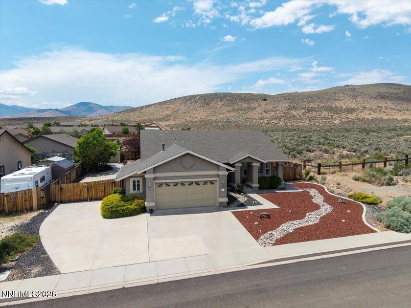 Great 3 bed,2 bath with views of the mountains and open area. It - photo 37