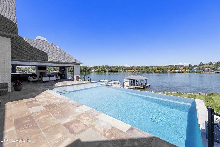 Every detail has been considered in this lakefront estate in - photo 39