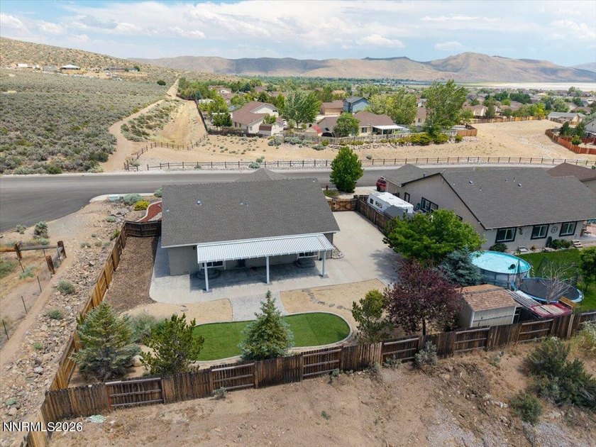 Great 3 bed,2 bath with views of the mountains and open area. It - photo 39