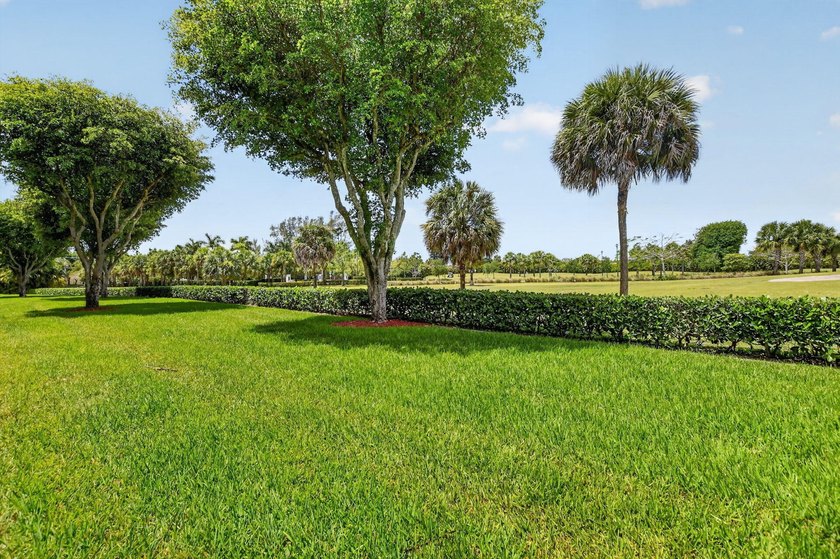 Beautifully updated corner unit in sought-after Boca Barwood! - photo 39