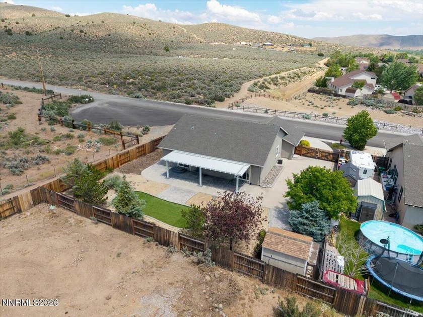 Great 3 bed,2 bath with views of the mountains and open area. It - photo 40