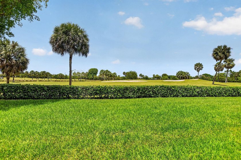 Beautifully updated corner unit in sought-after Boca Barwood! - photo 40