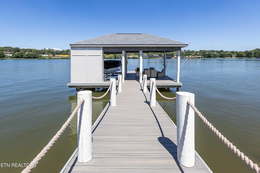 Every detail has been considered in this lakefront estate in - photo 41