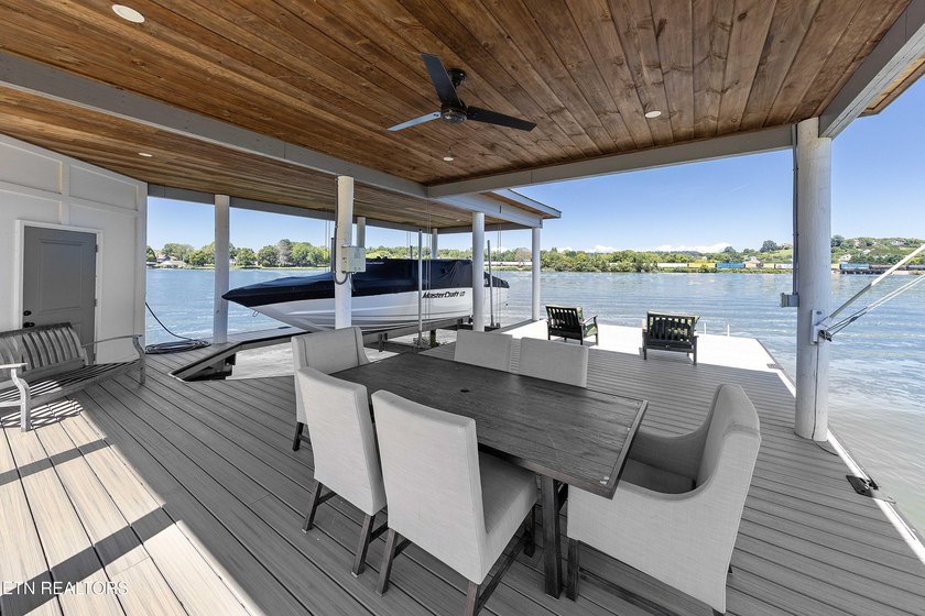 Every detail has been considered in this lakefront estate in - photo 42