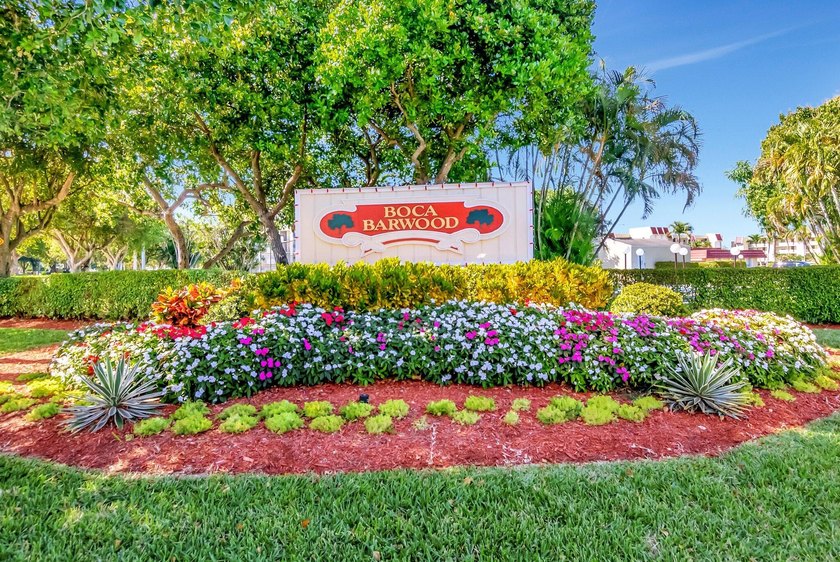 Beautifully updated corner unit in sought-after Boca Barwood! - photo 42
