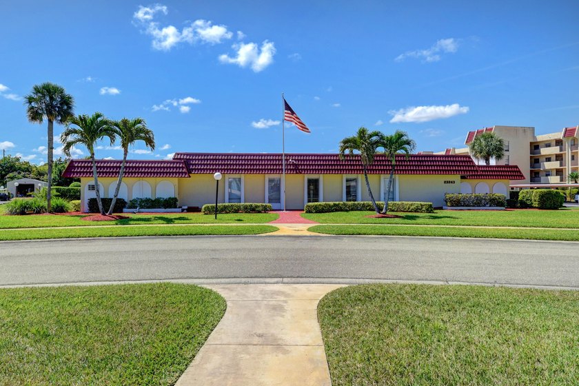 Beautifully updated corner unit in sought-after Boca Barwood! - photo 46
