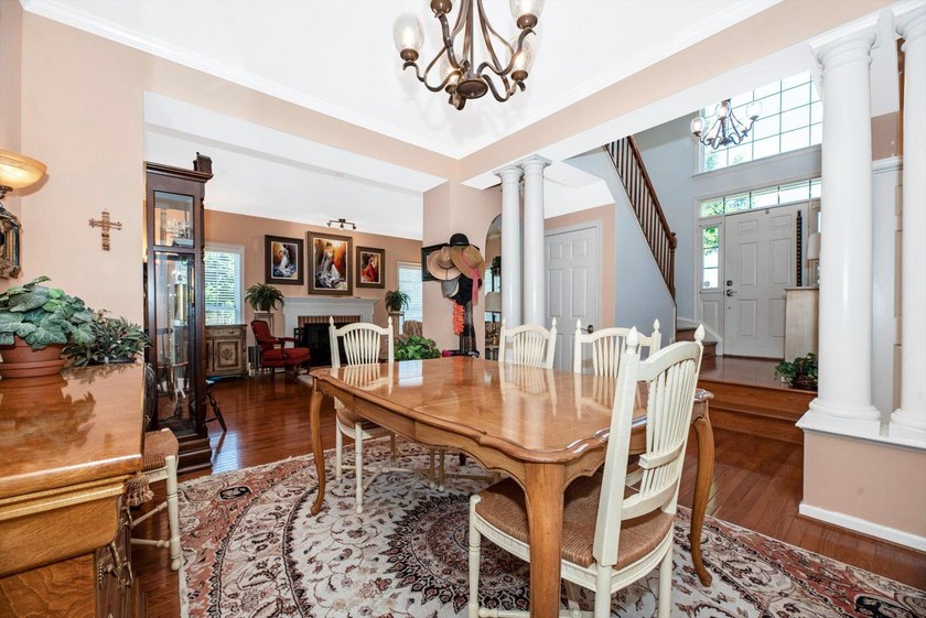 This beautifully updated end-unit Colonial townhouse in the Mill - photo 6