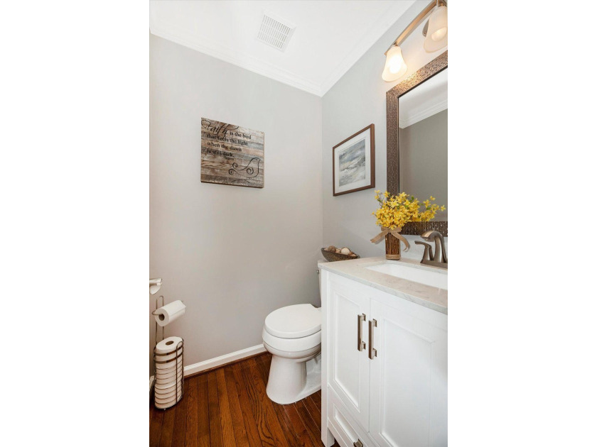 This beautifully updated end-unit Colonial townhouse in the Mill - photo 10