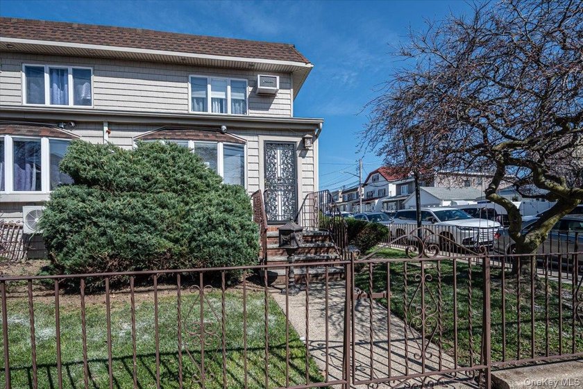 Welcome to this beautifully maintained 2-bedroom, 1.5-bath home - photo 3