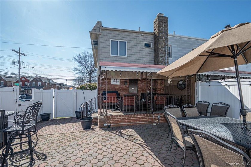 Welcome to this beautifully maintained 2-bedroom, 1.5-bath home - photo 7
