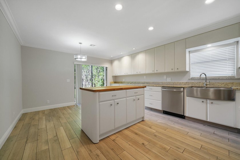 A rare opportunity to own this prime East Boca duplex. Brand new - photo 12