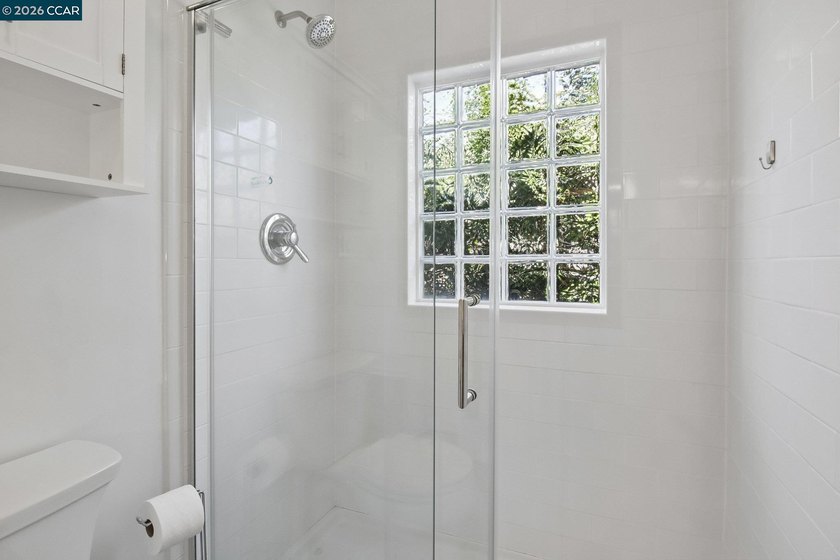 Rare Investment / Live-in Opportunity! A charming and highly - photo 13