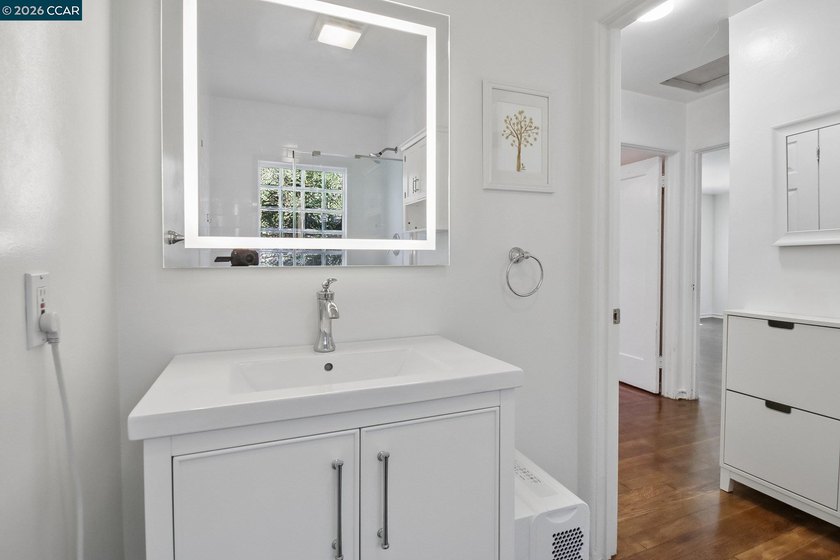 Rare Investment / Live-in Opportunity! A charming and highly - photo 14