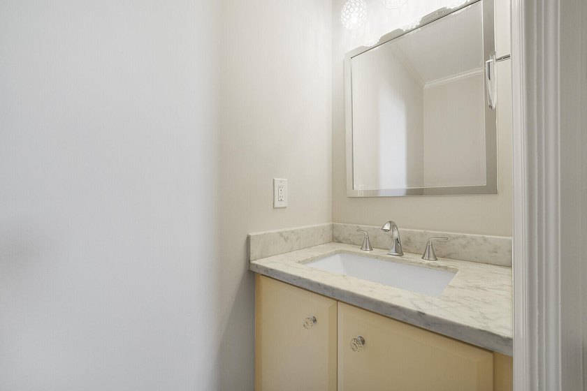 A rare opportunity to own this prime East Boca duplex. Brand new - photo 14