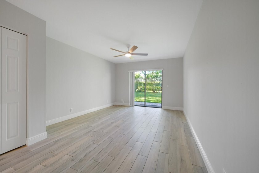 A rare opportunity to own this prime East Boca duplex. Brand new - photo 15