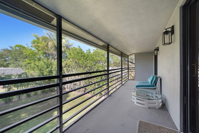 A rare opportunity to own this prime East Boca duplex. Brand new - photo 18