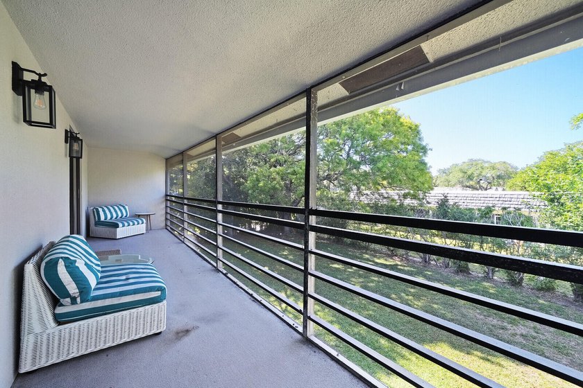 A rare opportunity to own this prime East Boca duplex. Brand new - photo 19