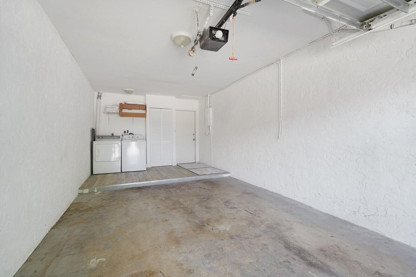 A rare opportunity to own this prime East Boca duplex. Brand new - photo 23