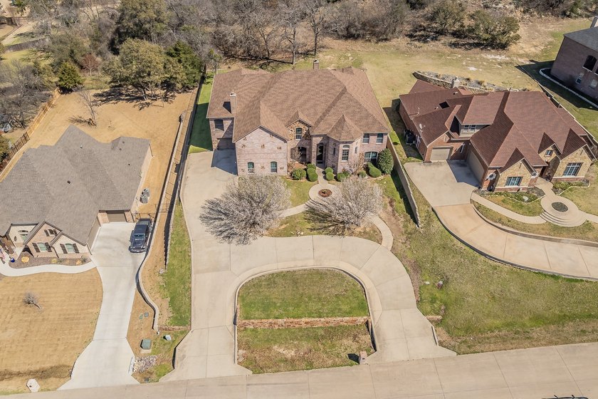 Exquisite Lakeside Luxury in the Resort at Eagle Mountain Lake - photo 4