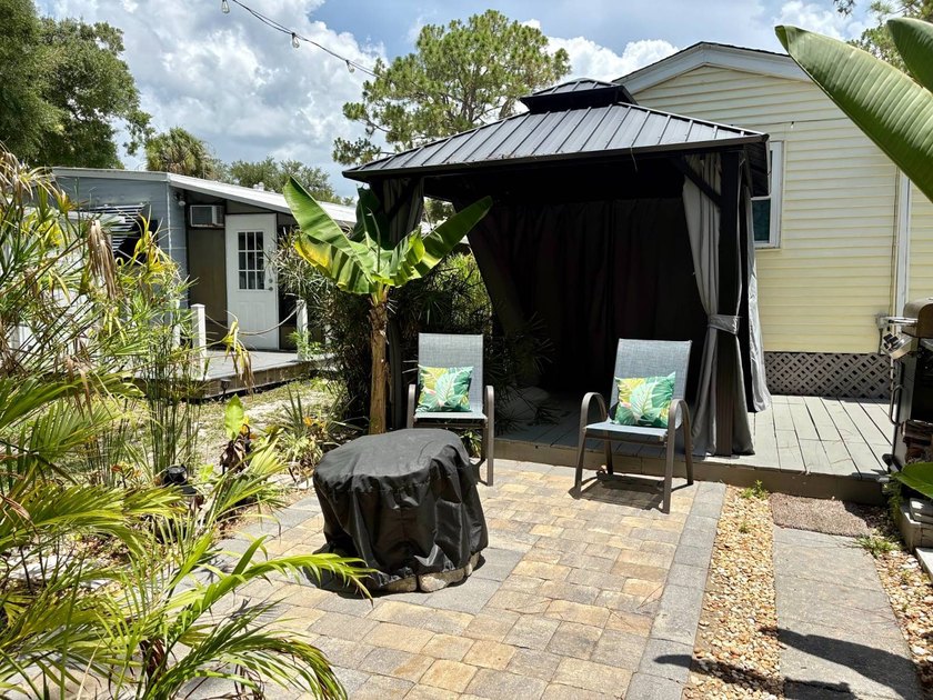 Come view this sunshine yellow cottage located in Ramblers Rest - photo 4