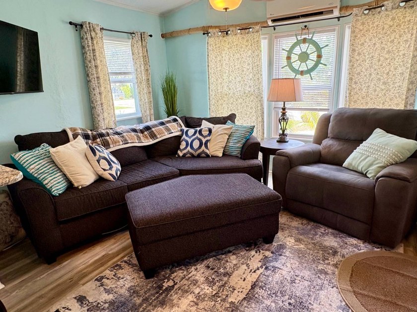 Come view this sunshine yellow cottage located in Ramblers Rest - photo 10