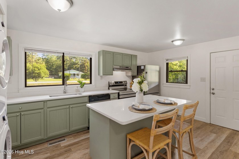 Rare opportunity to own a beautifully renovated home on a - photo 4
