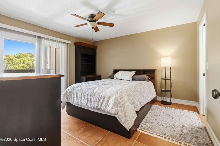 This beautiful one-bedroom condo is upgraded and move-in ready - photo 8