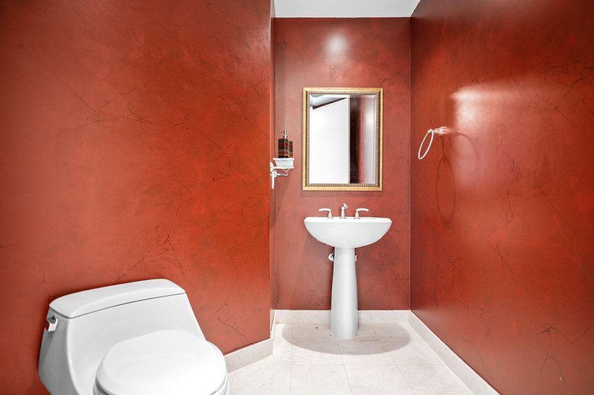 SPECTACULAR 2 BEDROOMS AND 2.5 BATHROOMS WITH AMAZING DIRECT - photo 24