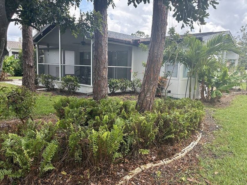 (In a 55 and over community) Lovely unfurnished 2 bedrooms and 2 - photo 5