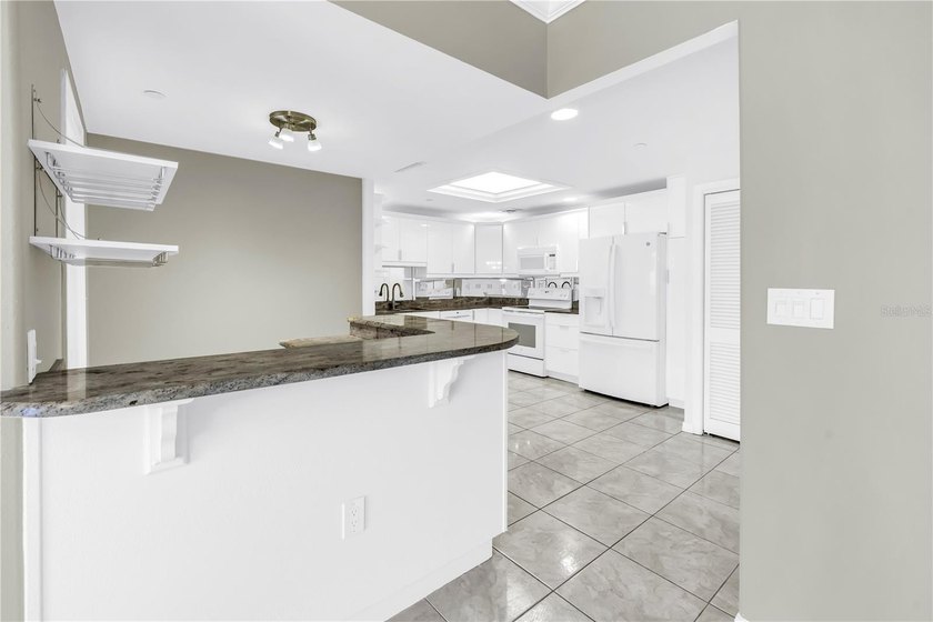 Live the Downtown Life at Bayfront Tower! Enjoy floor to ceiling - photo 11