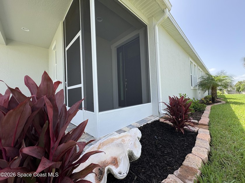 Beautifully maintained 2024 waterfront home in desirable Pangea - photo 4