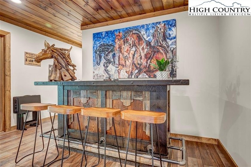 Nestled under the peaks of Sugar Mountain is this 3 bedroom, 3.5 - photo 11