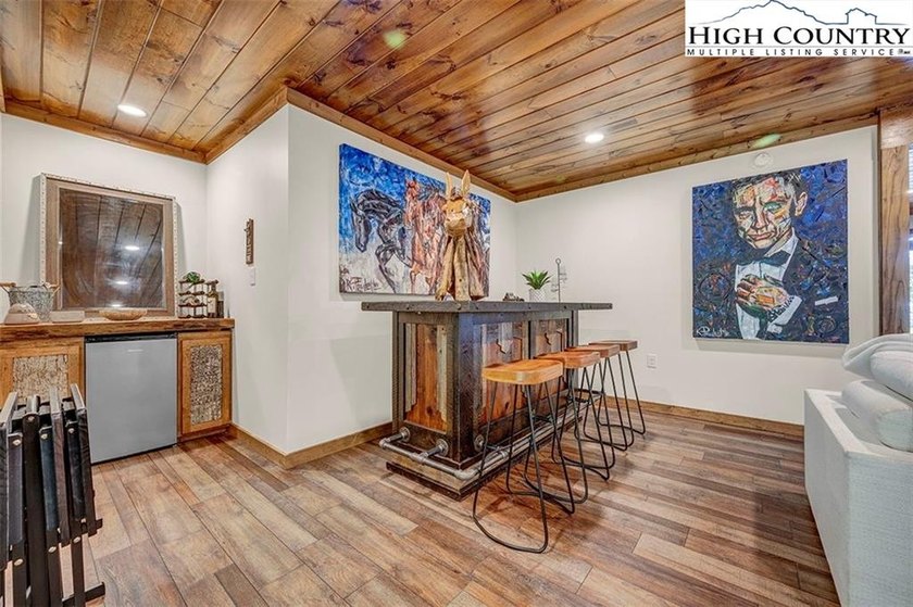 Nestled under the peaks of Sugar Mountain is this 3 bedroom, 3.5 - photo 12