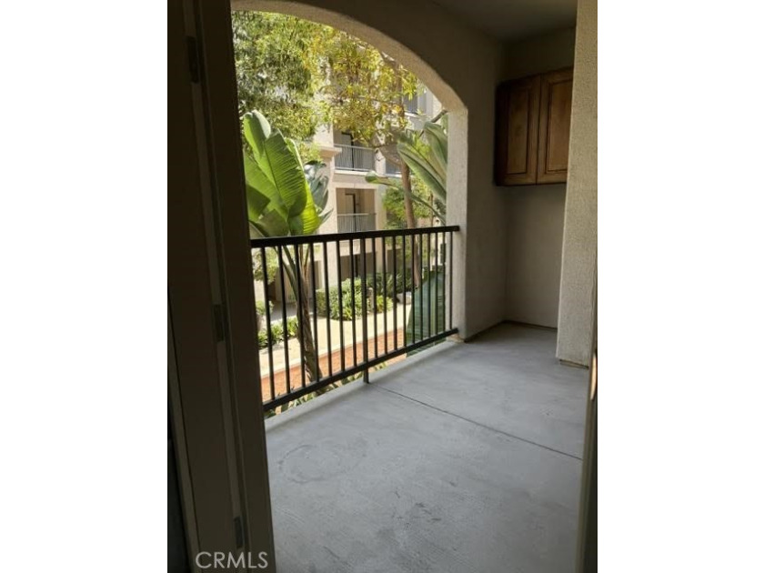 Lovely and immaculate resort-like living in a prime area of - photo 14