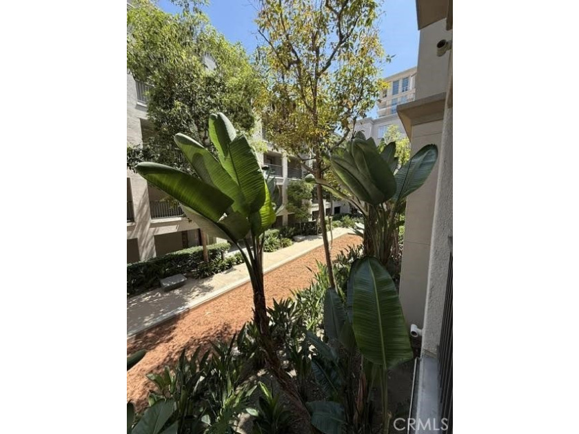 Lovely and immaculate resort-like living in a prime area of - photo 16