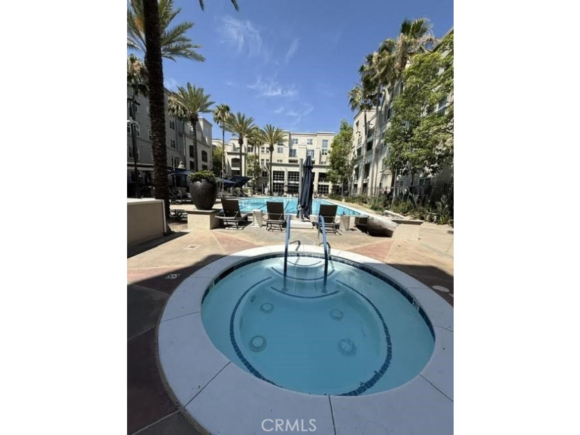 Lovely and immaculate resort-like living in a prime area of - photo 18