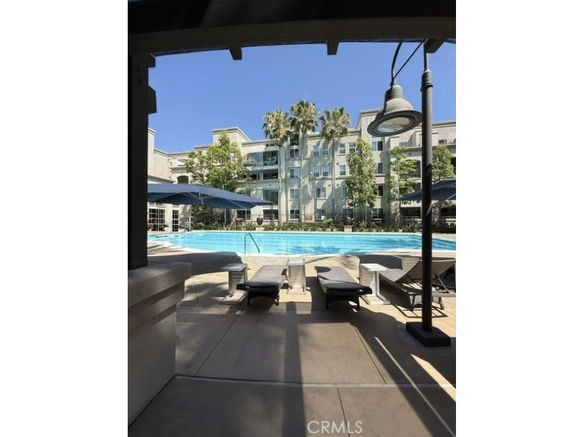 Lovely and immaculate resort-like living in a prime area of - photo 20