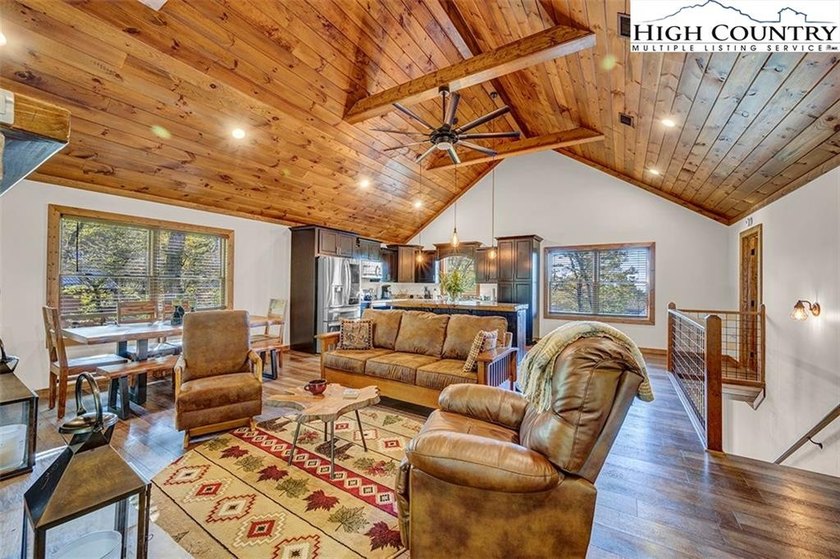Nestled under the peaks of Sugar Mountain is this 3 bedroom, 3.5 - photo 25