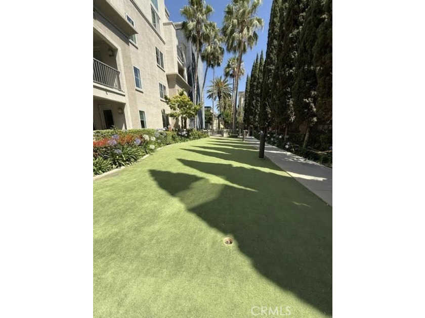 Lovely and immaculate resort-like living in a prime area of - photo 26