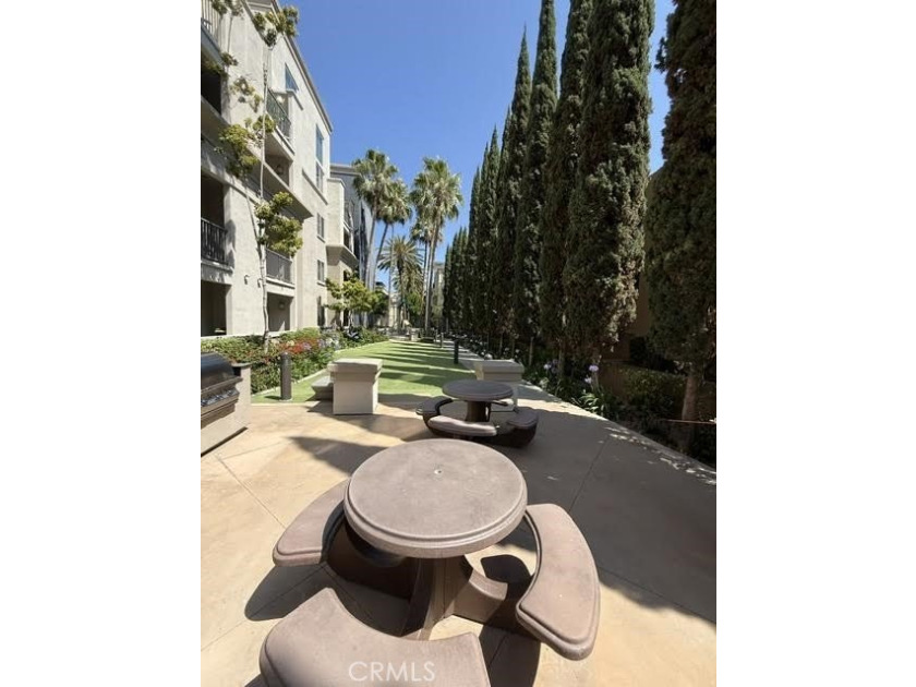 Lovely and immaculate resort-like living in a prime area of - photo 27