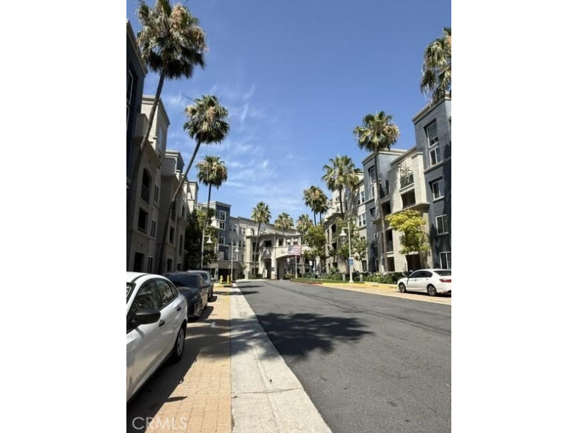 Lovely and immaculate resort-like living in a prime area of - photo 28